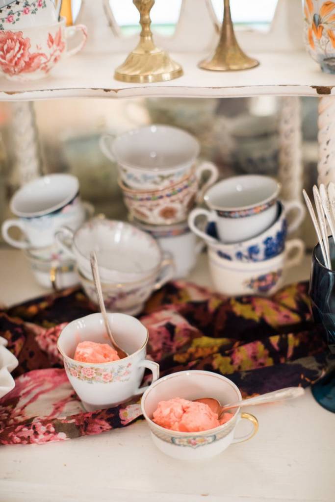 Grandmillennial style | Vintage tea cups at a wedding