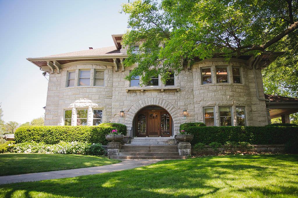 simpson house is one of Kansas City's unique wedding venues in the heart of the city