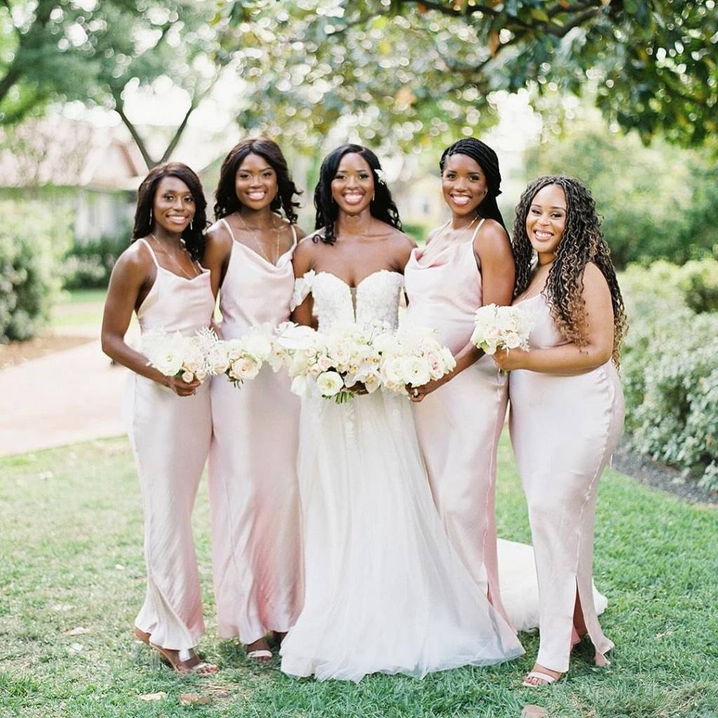 ⁠Bring on pink fashion at weddings! 💕 •⁠ •⁠ Wed Society | Austin FEATURED vendors:⁠ Photographer: alyssajaraephotography⁠ Venue: woodbinemansion⁠ •⁠
