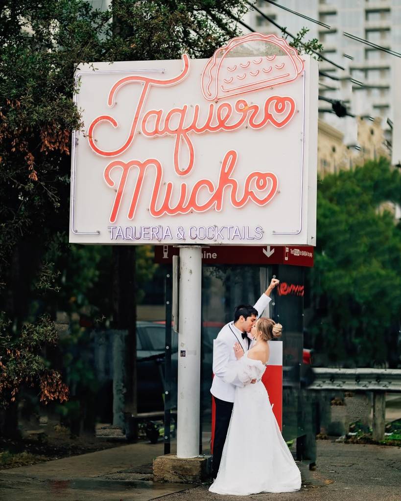 Can we get some tacos with a side of love? 🌮⁠ •⁠ •⁠ Wed Society | Austin FEATURED vendors:⁠ Florist: