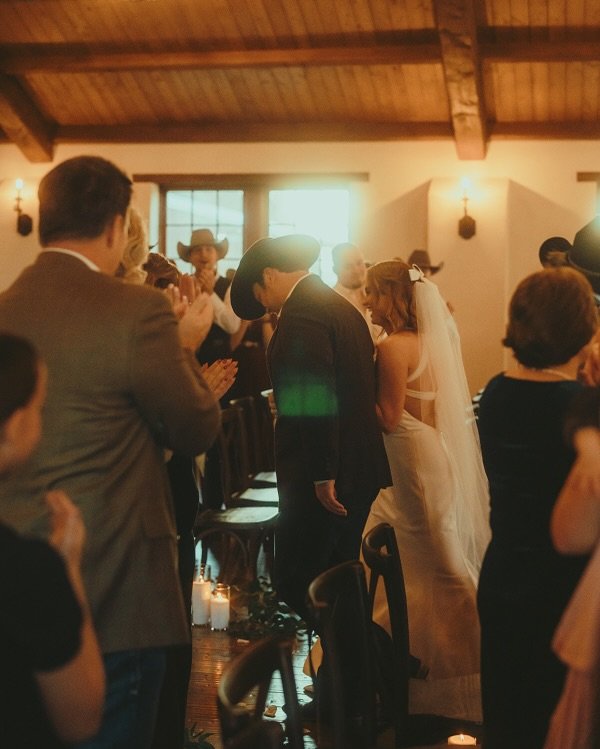 ⁠Samantha and Clayton’s wedding was extra special—it was the big day of gracekatedesignco’s little brother!⁠ ⁠ There’s something so meaningful