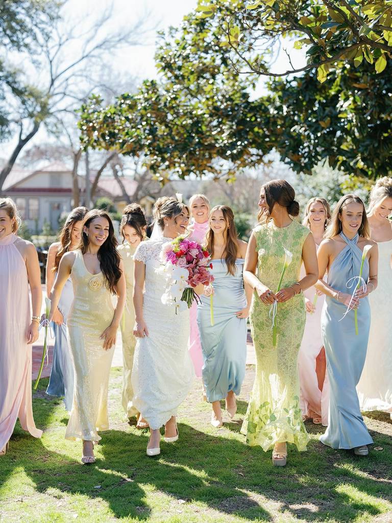 Still daydreaming about The Gatlin wedding! ☁️💌 •⁠ •⁠ Wed Society | Austin FEATURED vendors:⁠ Planning: scarletroseevents⁠ Live art: voguevignetteofficial⁠