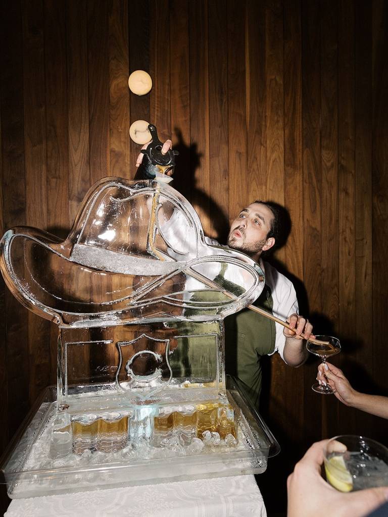 Howdy, y’all! 🤠 Consider this your sign to level up your wedding with a custom ice sculpture from full_spectrum_ice. Whether