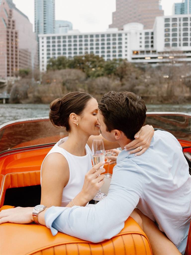 This is your sign to have leahthomasonphotography capture your engagement shoot on Lady Bird Lake! 🚤💍🥂 •⁠ •⁠ Wed Society