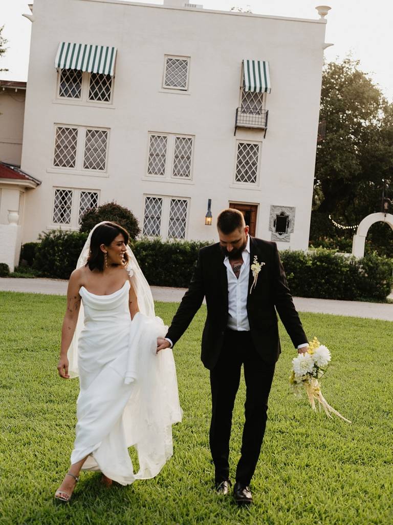 From head to hem, wildflowerbridalstudiotx nails the cool bride look. We’re swooning over every detail of this gown + accessories