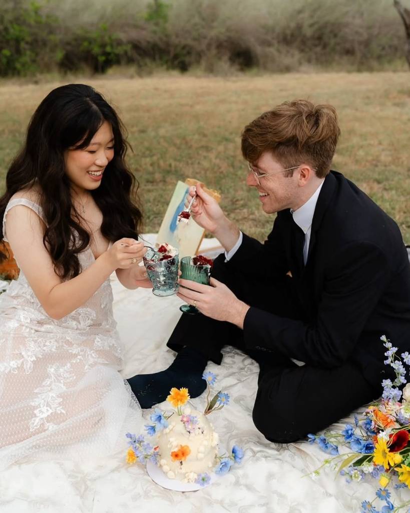 We need this sweetlifebysonia wildflower dome cake in our life!🌻 •⁠ •⁠ Wed Society | Austin FEATURED vendors:⁠ Cake: sweetlifebysonia