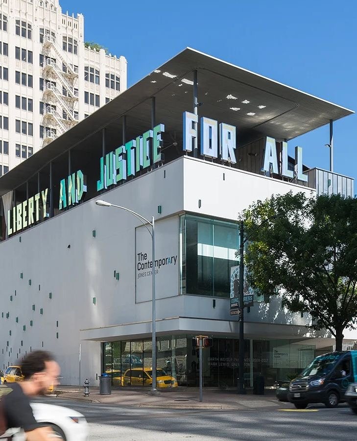 If you’re dreaming of a wedding with a modern edge in downtown Austin, look no further than The Contemporary Austin