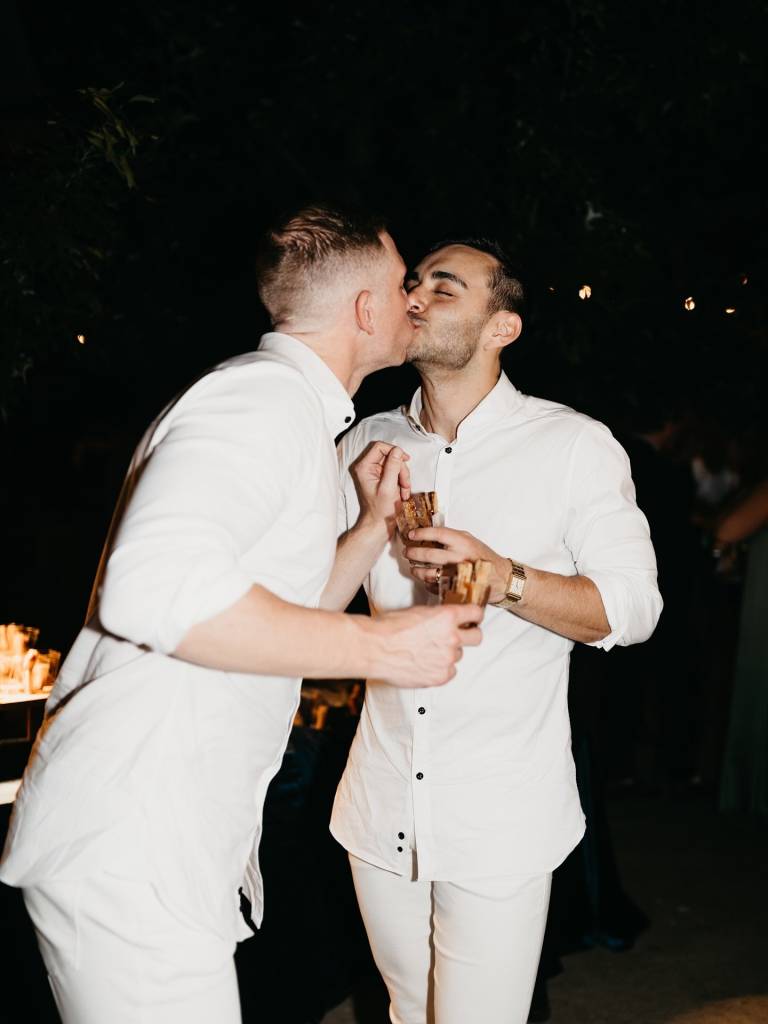 Craving vibrant flavors paired with a laid-back, welcoming feel for your wedding day? elalmarestaurantebar brings colorful, elevated Mexican cuisine and
