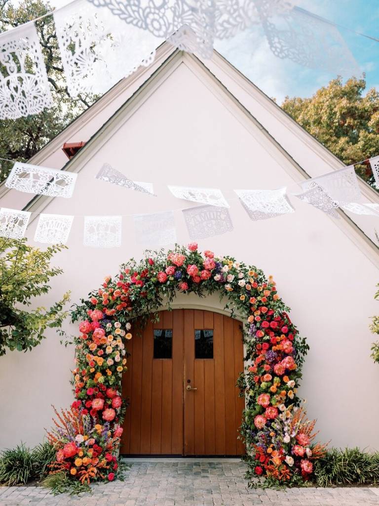 Yvette and Tyson’s wedding was a celebration bursting with color, culture, and unforgettable details. With show-stopping florals by bouquetsofaustintx, papel