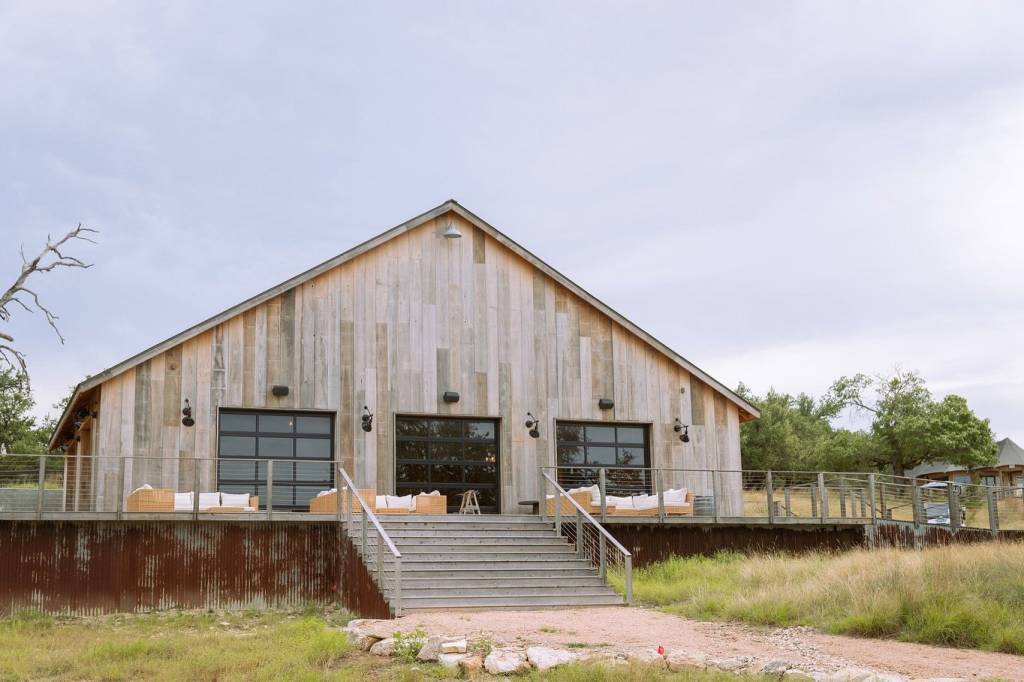 Looking for a wedding venue here in Texas that doubles as a retreat? Check out outdoorsyhillcountry. This venue is a