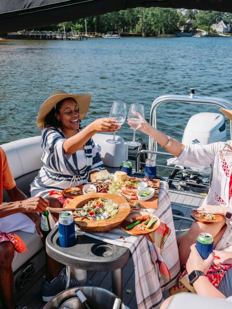 Add bachpartyboats to your Austin bach party itinerary! ⚓️🍾 •⁠ •⁠ Wed Society | Austin FEATURED vendors:⁠ Transportation: bachpartyboats⁠ •⁠