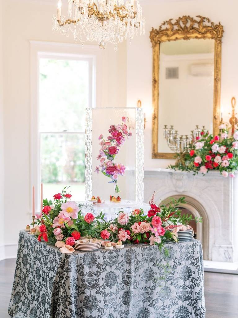 We never knew a full_spectrum_ice x thebloombartx collab was missing from our lives, but this ice sculpture is all we