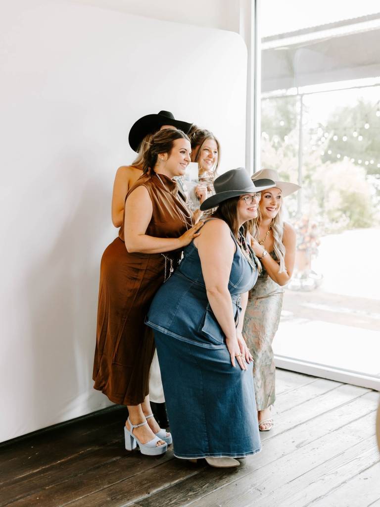 With cowgirl_clicks, you can count on crisp, high-quality images that capture every moment, even the ones in between.⁠ 📸🫂 •⁠