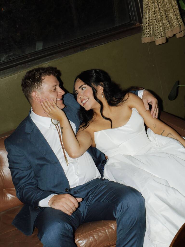 Moody romance meets organic elegance at lacondesaatx’s Malverde space! Emily and Jace created an unforgettable evening packed with thoughtful, heirloom-inspired