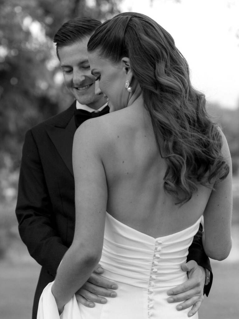 “From slight drizzling rain during their first look, to a beautiful sunset during their cocktail hour, Hannah and Hayden embraced